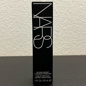 NARS- Natural Radiant Longwear Foundation Fiji Light 5